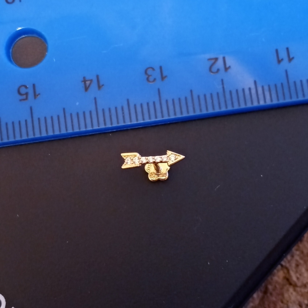 Solid 14k yellow gold arrow stud earrings with zirconia, internally threaded